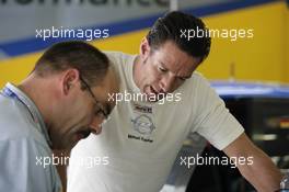 30.09.2005 Istanbul, Turkey, Manuel Reuter (GER), Opel Performance Center, Portrait, with his race engineer Jacques Hendrikse (NED) - DTM 2005 at Istanbul Otodromo Speed Park (Deutsche Tourenwagen Masters)