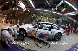 04-11.06.2010 Le Mans, France, Pit stop for #78 BMW Motorsport BMW M3: Joerg Mueller, Augusto Farfus, Uwe Alzen with a front left flat tire - 24 Hour of Le Mans 2010