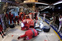 04-11.06.2010 Le Mans, France, Pit stop for #7 Audi Sport Team Joest Audi R15: Tom Kristensen, Rinaldo Capello, Allan McNish - 24 Hour of Le Mans 2010