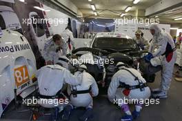 04-11.06.2010 Le Mans, France, BMW Motorsport team members work on the #78 BMW M3 - 24 Hour of Le Mans 2010