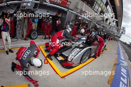 06.-12.06.2011 Le Mans, France, Race, Pit stop for #2 Audi Sport Team Joest Audi R18 TDI: Marcel Faessler, Andre Lotterer, Benoit Treluyer - 24 Hour of Le Mans 2011