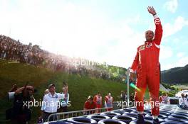 Gerhard Berger (AUT), reunited with his Ferrari F1/87, waves to the fans. 21.06.2014. Formula 1 World Championship, Rd 8, Austrian Grand Prix, Spielberg, Austria, Qualifying Day.