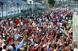 Fans at the podium. 09.11.2014. Formula 1 World Championship, Rd 18, Brazilian Grand Prix, Sao Paulo, Brazil, Race Day.