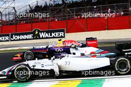 Daniel Ricciardo (AUS) Red Bull Racing RB10 and Valtteri Bottas (FIN) Williams FW36 battle for position. 09.11.2014. Formula 1 World Championship, Rd 18, Brazilian Grand Prix, Sao Paulo, Brazil, Race Day.