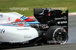 Felipe Massa (BRA) Williams FW36 with a punctured rear tyre and damaged rear suspension. 06.07.2014. Formula 1 World Championship, Rd 9, British Grand Prix, Silverstone, England, Race Day.