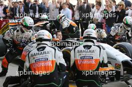 Fans watch Sahara Force India F1 Team practice pit stops. 06.07.2014. Formula 1 World Championship, Rd 9, British Grand Prix, Silverstone, England, Race Day.