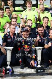 Race winner Daniel Ricciardo (AUS) Red Bull Racing celebrates with the team. 27.07.2014. Formula 1 World Championship, Rd 11, Hungarian Grand Prix, Budapest, Hungary, Race Day.
