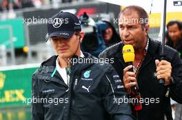 Nico Rosberg (GER) Mercedes AMG F1 with Kai Ebel (GER) RTL TV Presenter on the grid. 05.10.2014. Formula 1 World Championship, Rd 15, Japanese Grand Prix, Suzuka, Japan, Race Day.
