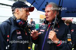 (L to R): Franz Tost (AUT) Scuderia Toro Rosso Team Principal with Dr Helmut Marko (AUT) Red Bull Motorsport Consultant on the grid. 05.10.2014. Formula 1 World Championship, Rd 15, Japanese Grand Prix, Suzuka, Japan, Race Day.