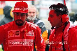Fernando Alonso (ESP) Ferrari with Andrea Stella (ITA) Ferrari Race Engineer on the grid. 05.10.2014. Formula 1 World Championship, Rd 15, Japanese Grand Prix, Suzuka, Japan, Race Day.