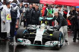 Lewis Hamilton (GBR) Mercedes AMG F1 W05 on the grid. 05.10.2014. Formula 1 World Championship, Rd 15, Japanese Grand Prix, Suzuka, Japan, Race Day.