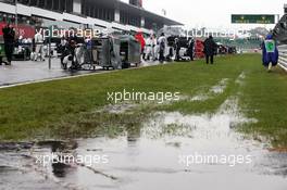 Puddles of water beside the grid before the start of the race. 05.10.2014. Formula 1 World Championship, Rd 15, Japanese Grand Prix, Suzuka, Japan, Race Day.