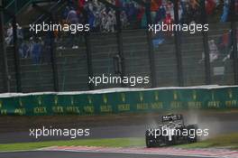 Kevin Magnussen (DEN) McLaren MP4-29 runs wide. 05.10.2014. Formula 1 World Championship, Rd 15, Japanese Grand Prix, Suzuka, Japan, Race Day.