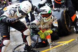 Sahara Force India F1 Team mechanics practice pit stops. 05.10.2014. Formula 1 World Championship, Rd 15, Japanese Grand Prix, Suzuka, Japan, Race Day.