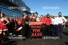 Max Chilton (GBR) Marussia F1 Team and members of the team show their support for Jules Bianchi on the grid. 12.10.2014. Formula 1 World Championship, Rd 16, Russian Grand Prix, Sochi Autodrom, Sochi, Russia, Race Day.