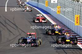 Daniil Kvyat (RUS) Scuderia Toro Rosso STR9 and Sebastian Vettel (GER) Red Bull Racing RB10 battle for position. 12.10.2014. Formula 1 World Championship, Rd 16, Russian Grand Prix, Sochi Autodrom, Sochi, Russia, Race Day.
