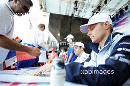 Valtteri Bottas (FIN) Williams signs autographs for the fans at the Fanzone. 09.10.2014. Formula 1 World Championship, Rd 16, Russian Grand Prix, Sochi Autodrom, Sochi, Russia, Preparation Day.