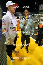 Nico Hulkenberg (GER), Sahara Force India and Kai Ebel (GER) RTL TV Presenter 21.09.2014. Formula 1 World Championship, Rd 14, Singapore Grand Prix, Singapore, Singapore, Race Day.
