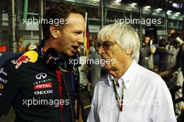 (L to R): Christian Horner (GBR) Red Bull Racing Team Principal with Bernie Ecclestone (GBR) on the grid. 21.09.2014. Formula 1 World Championship, Rd 14, Singapore Grand Prix, Singapore, Singapore, Race Day.