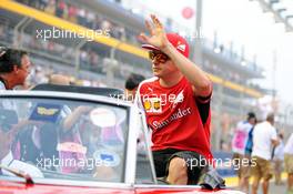 Kimi Raikkonen (FIN) Ferrari on the drivers parade. 21.09.2014. Formula 1 World Championship, Rd 14, Singapore Grand Prix, Singapore, Singapore, Race Day.