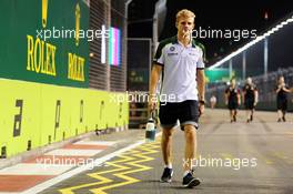 Marcus Ericsson (SWE) Caterham walks the circuit. 18.09.2014. Formula 1 World Championship, Rd 14, Singapore Grand Prix, Singapore, Singapore, Preparation Day.