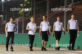 Kevin Magnussen (DEN) McLaren walks the circuit. 18.09.2014. Formula 1 World Championship, Rd 14, Singapore Grand Prix, Singapore, Singapore, Preparation Day.