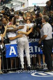 Race winner and World Champion Lewis Hamilton (GBR) Mercedes AMG F1 W05 celebrates in parc ferme with brother Nick and girlfriend Nicole Scherzinger (USA) Singer. 23.11.2014. Formula 1 World Championship, Rd 19, Abu Dhabi Grand Prix, Yas Marina Circuit, Abu Dhabi, Race Day.