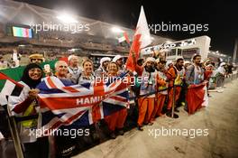Marshals and fans of Lewis Hamilton (GBR) Mercedes AMG F1. 23.11.2014. Formula 1 World Championship, Rd 19, Abu Dhabi Grand Prix, Yas Marina Circuit, Abu Dhabi, Race Day.
