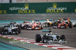 Lewis Hamilton (GBR) Mercedes AMG F1 W05 leads at the start of the race. 23.11.2014. Formula 1 World Championship, Rd 19, Abu Dhabi Grand Prix, Yas Marina Circuit, Abu Dhabi, Race Day.