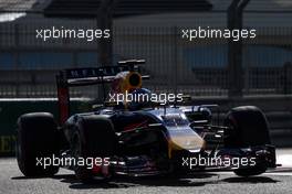 Sebastian Vettel (GER) Red Bull Racing RB10. 22.11.2014. Formula 1 World Championship, Rd 19, Abu Dhabi Grand Prix, Yas Marina Circuit, Abu Dhabi, Qualifying Day.