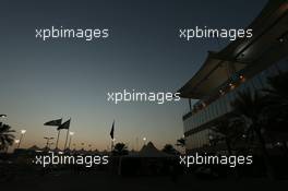 The paddock at sunset. 20.11.2014. Formula 1 World Championship, Rd 19, Abu Dhabi Grand Prix, Yas Marina Circuit, Abu Dhabi, Preparation Day.
