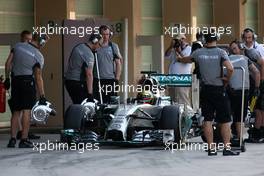 Pascal Wehrlein (GER), Mercedes AMG F1 Team  26.11.2014. Formula 1 Testing, Day Two, Yas Marina Circuit, Abu Dhabi, Wednesday.