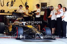 Stoffel Vandoorne (BEL) McLaren MP4-29H Test and Reserve Driver. 26.11.2014. Formula 1 Testing, Day Two, Yas Marina Circuit, Abu Dhabi, Wednesday.