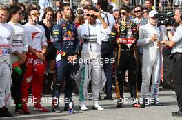 Lewis Hamilton (GBR) Mercedes AMG F1 and Daniel Ricciardo (AUS) Red Bull Racing on the grid. 02.11.2014. Formula 1 World Championship, Rd 17, United States Grand Prix, Austin, Texas, USA, Race Day.