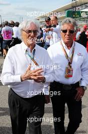 (L to R):  Bernie Ecclestone (GBR) with Mario Andretti (USA) Circuit of The Americas' Official Ambassador on the grid. 02.11.2014. Formula 1 World Championship, Rd 17, United States Grand Prix, Austin, Texas, USA, Race Day.
