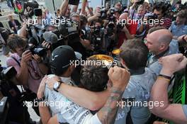 Race winner Lewis Hamilton (GBR) Mercedes AMG F1 celebrates with the team. 02.11.2014. Formula 1 World Championship, Rd 17, United States Grand Prix, Austin, Texas, USA, Race Day.