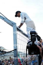 Race winner Lewis Hamilton (GBR) Mercedes AMG F1 celebrates with the team. 02.11.2014. Formula 1 World Championship, Rd 17, United States Grand Prix, Austin, Texas, USA, Race Day.
