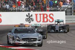 Nico Rosberg (GER) Mercedes AMG F1 W05 leads team mate Lewis Hamilton (GBR) Mercedes AMG F1 W05 on the formation lap. 02.11.2014. Formula 1 World Championship, Rd 17, United States Grand Prix, Austin, Texas, USA, Race Day.