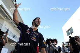 Daniel Ricciardo (AUS) Red Bull Racing practices his basketball. 01.11.2014. Formula 1 World Championship, Rd 17, United States Grand Prix, Austin, Texas, USA, Qualifying Day.