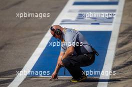 Pirelli technician takes a track temperarure reading. 01.11.2014. Formula 1 World Championship, Rd 17, United States Grand Prix, Austin, Texas, USA, Qualifying Day.