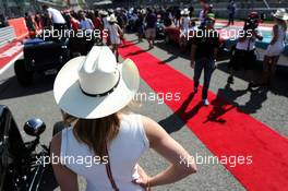 Grid girl on the drivers parade. 02.11.2014. Formula 1 World Championship, Rd 17, United States Grand Prix, Austin, Texas, USA, Race Day.