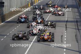 Start of the Race,  16.11.2014. Formula Three Macau Grand Prix, Macau, China