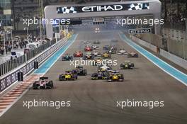 Race 1, Start of the race 22.11.2014. GP2 Series, Rd 11, Yas Marina Circuit, Abu Dhabi, UAE, Saturday.