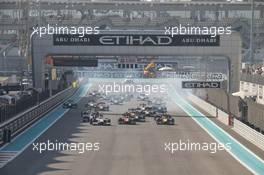 Race 2, Start of the race 23.11.2014. GP2 Series, Rd 11, Yas Marina Circuit, Abu Dhabi, UAE, Sunday.
