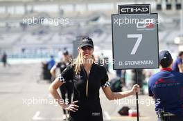 Gridgirl of Dean Stoneman (GBR)  Koiranen GP 23.11.2014. GP3 Series, Rd 9, Yas Marina Circuit, Abu Dhabi, UAE, Sunday.