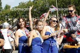 Girls at the Parade 13.06.2014. Le Mans 24 Hour, Le Mans, Street Parade, France.