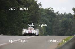 Timo Bernhard (GER) / Mark Webber (AUS) / Brendon Hartley (NZL) #20 Porsche Team Porsche 919 Hybrid. 11.06.2014. FIA World Endurance Championship Le Mans 24 Hours, Practice and Qualifying, Le Mans, France. Wednesday.