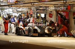 Pitstop, Lucas di Grassi (BRA) / Tom Kristensen (DEN) / Marc Gene (ESP) #01 Audi Sport Team Joest, Audi R18 e-tron quattro Hybrid 15.06.2014. Le Mans 24 Hour, Le Mans Race, France.