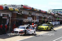 #6 PHOENIX RACING (DEU) AUDI R8 LMS ULTRA GT3 MARKUS WINKELHOCK (DEU) NIKI MAYR MEINHOF (AUT) 10.05.2015. Blancpain Sprint Series, Rd 2, Brands Hatch, England. Sunday.