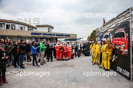 Grid girls with fans 17.10.2015, DTM Round 9, Hockenheimring, Germany, Saturday, Race 1.